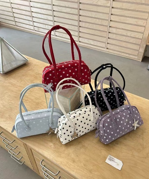 FINEnough(ファインナフ)の「ドット柄ボストンバッグ(ショルダーバッグ・レディース・ホワイト/ブラック/パープル/レッド・FREE)」の6枚目の写真