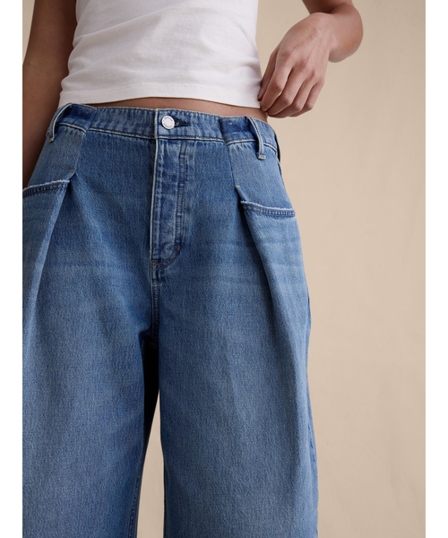 Banana Republic(バナナリパブリック)の「ミッドライズ ルーズ プリーツ クロップ ジーンズ(デニムパンツ・レディース・インディゴブルー・24/25/26/27/28)」の3枚目の写真