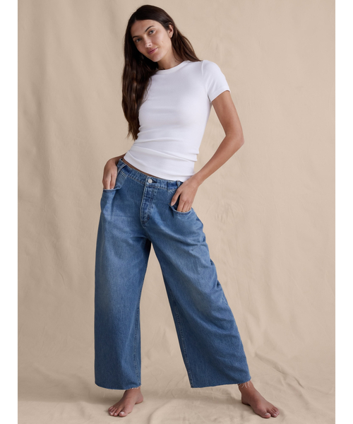 Banana Republic(バナナリパブリック)の「ミッドライズ ルーズ プリーツ クロップ ジーンズ(デニムパンツ・レディース・インディゴブルー・24/25/26/27/28)」の4枚目の写真