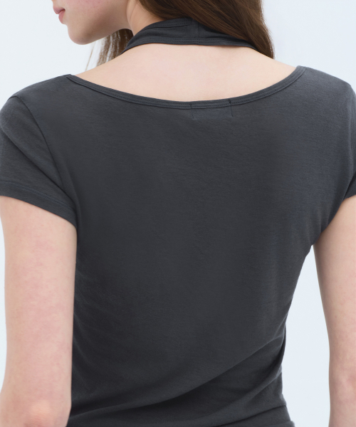 MUSINSA STANDARD WOMAN（ムシンサスタンダードウーマン）の「ウィメンズウールテンセルホルターレイヤードTシャツ[ダークグレー]（Tシャツ/カットソー・レディース・その他・SMALL/MEDIUM/LARGE/X-SMALL）」の5枚目の写真