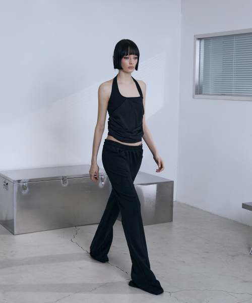 VOONT(ブント)の「Diagonal Panel Halter Sleeveless (BLACK)(Tシャツ/カットソー・レディース・ブラック・SMALL/MEDIUM)」の4枚目の写真
