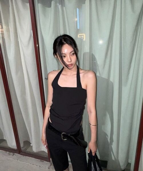 VOONT(ブント)の「Diagonal Panel Halter Sleeveless (BLACK)(Tシャツ/カットソー・レディース・ブラック・SMALL/MEDIUM)」の5枚目の写真