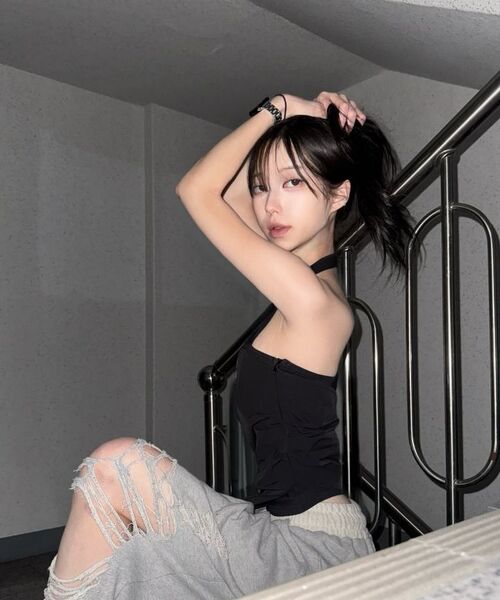 VOONT(ブント)の「Diagonal Panel Halter Sleeveless (BLACK)(Tシャツ/カットソー・レディース・ブラック・SMALL/MEDIUM)」の6枚目の写真