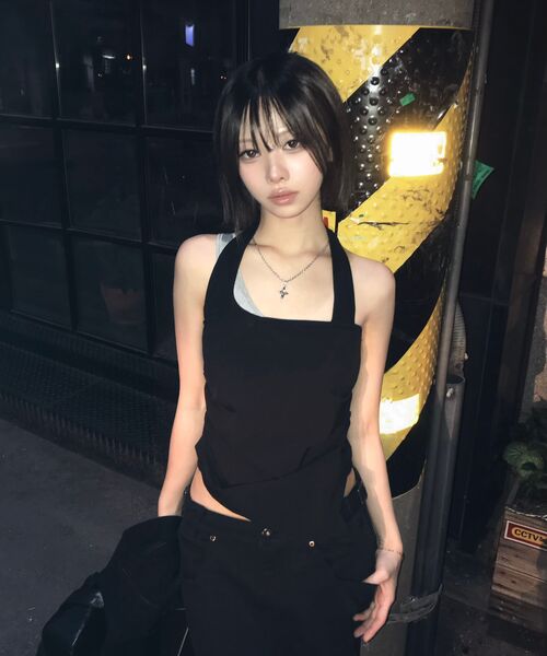 VOONT(ブント)の「Diagonal Panel Halter Sleeveless (BLACK)(Tシャツ/カットソー・レディース・ブラック・SMALL/MEDIUM)」の2枚目の写真