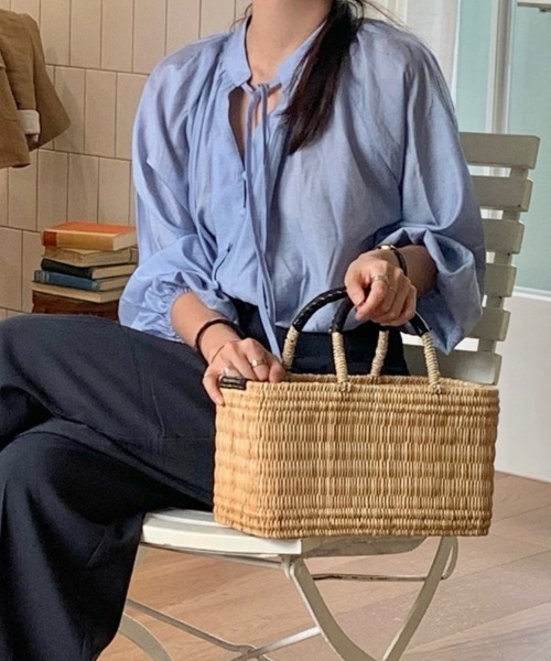 mielu(ミエル)の「パフスリーブシアーリボンブラウス(シャツ/ブラウス・レディース・ホワイト/ブルー・MEDIUM/LARGE)」の6枚目の写真