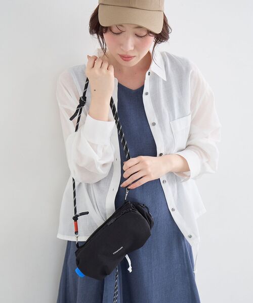 le.coeur blanc（ルクールブラン）の「《WEB限定アイテム》コードストラップボトルサコッシュ（ショルダーバッグ・レディース・キャメル/ブラック・FREE）」の3枚目の写真