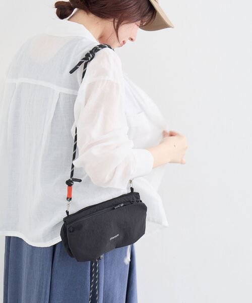 le.coeur blanc（ルクールブラン）の「《WEB限定アイテム》コードストラップボトルサコッシュ（ショルダーバッグ・レディース・キャメル/ブラック・FREE）」の7枚目の写真