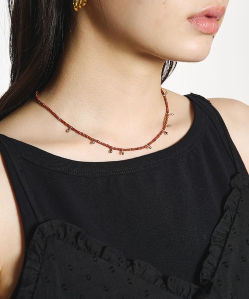 ROSE BUD（ローズバッド）の「COLOR BEADS NECKLACE（ネックレス・レディース・ブラウン/ホワイト・ONE SIZE）」の2枚目の写真