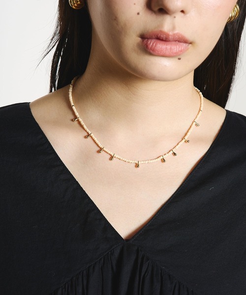ROSE BUD（ローズバッド）の「COLOR BEADS NECKLACE（ネックレス・レディース・ブラウン/ホワイト・ONE SIZE）」の3枚目の写真