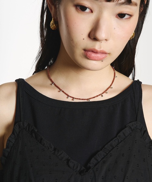 ROSE BUD（ローズバッド）の「COLOR BEADS NECKLACE（ネックレス・レディース・ブラウン/ホワイト・ONE SIZE）」の4枚目の写真