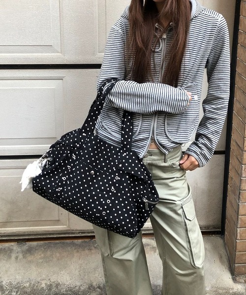 LA VORAGINE(ラ ヴォラジネ)の「水玉 キャンバス トートバッグ 大容量 ショルダーアンダー ハート チャームなし(トートバッグ・レディース・ブラック/グレー・FREE)」の9枚目の写真