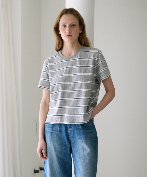DEHEVE（デヘヴェ）の「Minimal Logo Stripe T-shirt [Gray]（Tシャツ/カットソー・レディース・アッシュグレー・OS）」の2枚目の写真