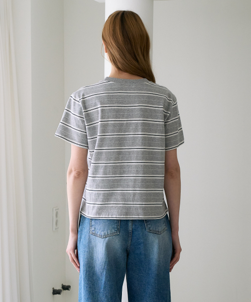 DEHEVE（デヘヴェ）の「Minimal Logo Stripe T-shirt [Gray]（Tシャツ/カットソー・レディース・アッシュグレー・OS）」の6枚目の写真