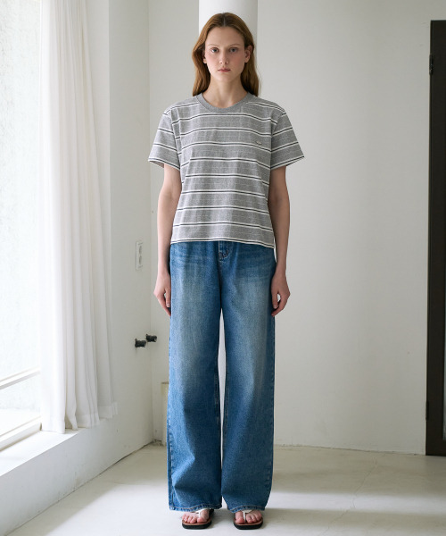 DEHEVE（デヘヴェ）の「Minimal Logo Stripe T-shirt [Gray]（Tシャツ/カットソー・レディース・アッシュグレー・OS）」の8枚目の写真