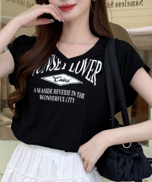 Ada.（エイダ）の「サイド ギャザー Vネック カレッジ ロゴ Tシャツ（Tシャツ/カットソー・レディース・ホワイト/グレー/ブラック・FREE）」の12枚目の写真