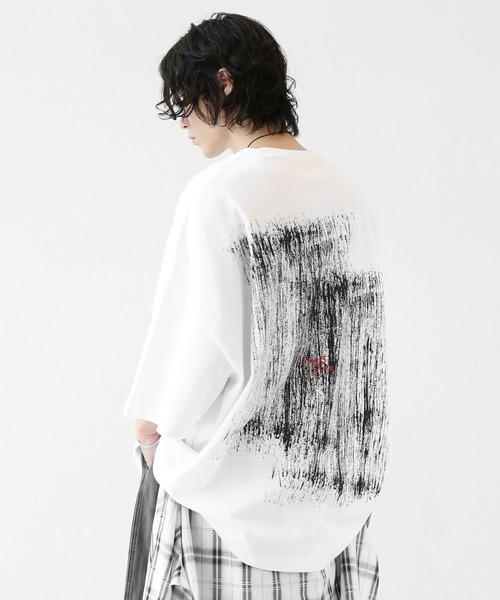 minsobi(ミンソビ)の「ハンドペイント風 ブラシタッチ スーパービッグTシャツ(ユニセックス)(Tシャツ/カットソー・メンズ・ホワイト/ブラック・FREE)」の5枚目の写真