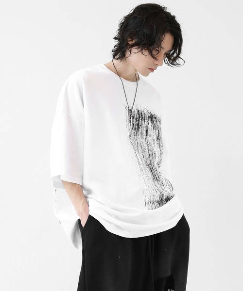 minsobi(ミンソビ)の「ハンドペイント風 ブラシタッチ スーパービッグTシャツ(ユニセックス)(Tシャツ/カットソー・メンズ・ホワイト/ブラック・FREE)」の6枚目の写真
