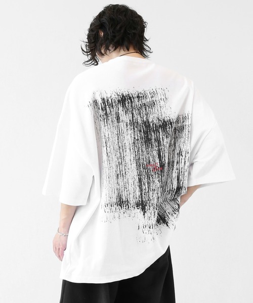 minsobi(ミンソビ)の「ハンドペイント風 ブラシタッチ スーパービッグTシャツ(ユニセックス)(Tシャツ/カットソー・メンズ・ホワイト/ブラック・FREE)」の4枚目の写真