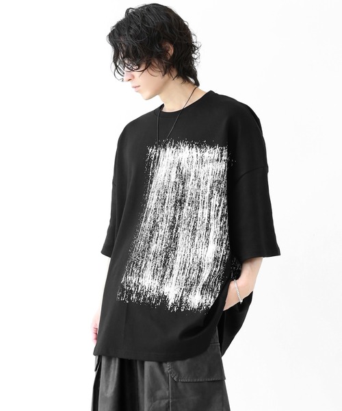 minsobi(ミンソビ)の「ハンドペイント風 ブラシタッチ スーパービッグTシャツ(ユニセックス)(Tシャツ/カットソー・メンズ・ホワイト/ブラック・FREE)」の3枚目の写真