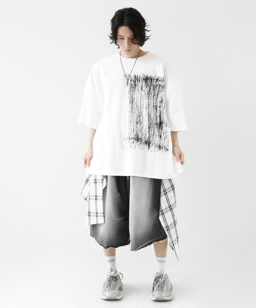 minsobi(ミンソビ)の「ハンドペイント風 ブラシタッチ スーパービッグTシャツ(ユニセックス)(Tシャツ/カットソー・メンズ・ホワイト/ブラック・FREE)」の16枚目の写真
