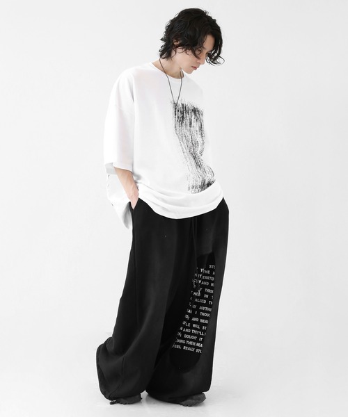 minsobi(ミンソビ)の「ハンドペイント風 ブラシタッチ スーパービッグTシャツ(ユニセックス)(Tシャツ/カットソー・メンズ・ホワイト/ブラック・FREE)」の15枚目の写真