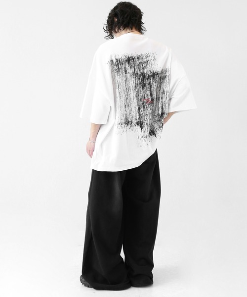 minsobi(ミンソビ)の「ハンドペイント風 ブラシタッチ スーパービッグTシャツ(ユニセックス)(Tシャツ/カットソー・メンズ・ホワイト/ブラック・FREE)」の14枚目の写真