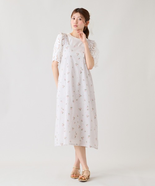 Rose Tiara(ローズティアラ)の「小花プリントキャミワンピース(ワンピース・レディース・ブラウン/ベージュ・42/46/38)」の2枚目の写真