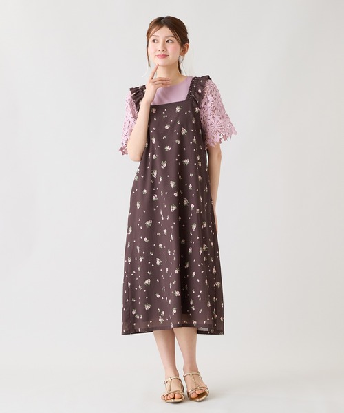 Rose Tiara(ローズティアラ)の「小花プリントキャミワンピース(ワンピース・レディース・ブラウン/ベージュ・42/46/38)」の1枚目の写真