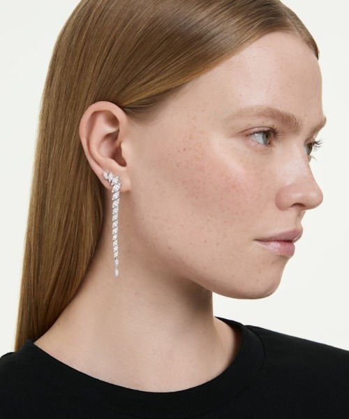SWAROVSKI（スワロフスキー）の「【公式】【スワロフスキー】Mesmera ピアス, マーキスカット, ホワイト, ロジウム・プレーティング（ピアス（両耳用）・レディース・シルバー系・ONE SIZE）」の2枚目の写真