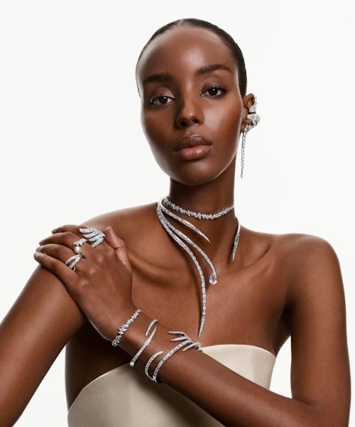 SWAROVSKI（スワロフスキー）の「【公式】【スワロフスキー】Mesmera ピアス, マーキスカット, ホワイト, ロジウム・プレーティング（ピアス（両耳用）・レディース・シルバー系・ONE SIZE）」の6枚目の写真