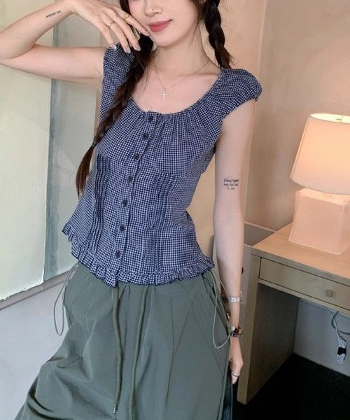 HALEY PESCA（ヘーリーペスカ）の「HALEY PESCA/レトロガーリー ギンガムチェック シャーリングパフスリーブブラウス（シャツ/ブラウス・レディース・ブルー・MEDIUM/SMALL）」の5枚目の写真
