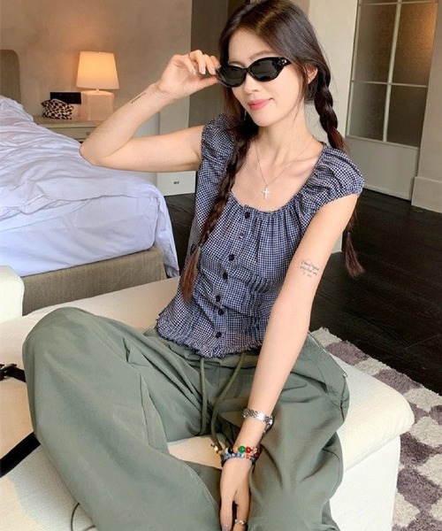 HALEY PESCA（ヘーリーペスカ）の「HALEY PESCA/レトロガーリー ギンガムチェック シャーリングパフスリーブブラウス（シャツ/ブラウス・レディース・ブルー・MEDIUM/SMALL）」の17枚目の写真