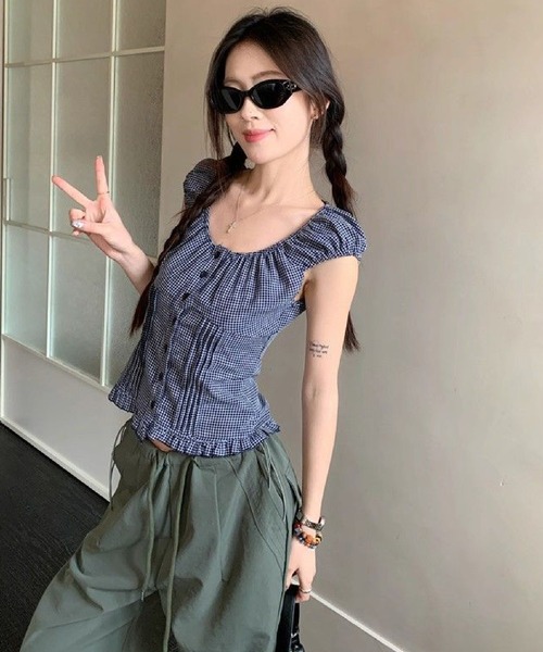 HALEY PESCA（ヘーリーペスカ）の「HALEY PESCA/レトロガーリー ギンガムチェック シャーリングパフスリーブブラウス（シャツ/ブラウス・レディース・ブルー・MEDIUM/SMALL）」の9枚目の写真