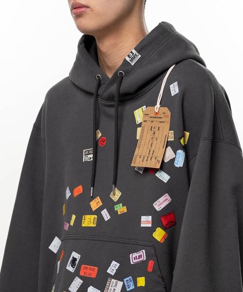 Maison MIHARA YASUHIRO(メゾンミハラヤスヒロ)の「Price Tag Sticker Printed Hoodie(パーカー・メンズ・ブラック・44)」の6枚目の写真