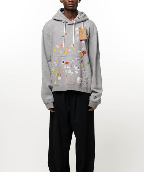 Maison MIHARA YASUHIRO(メゾンミハラヤスヒロ)の「Price Tag Sticker Printed Hoodie(パーカー・メンズ・ブラック・44)」の8枚目の写真