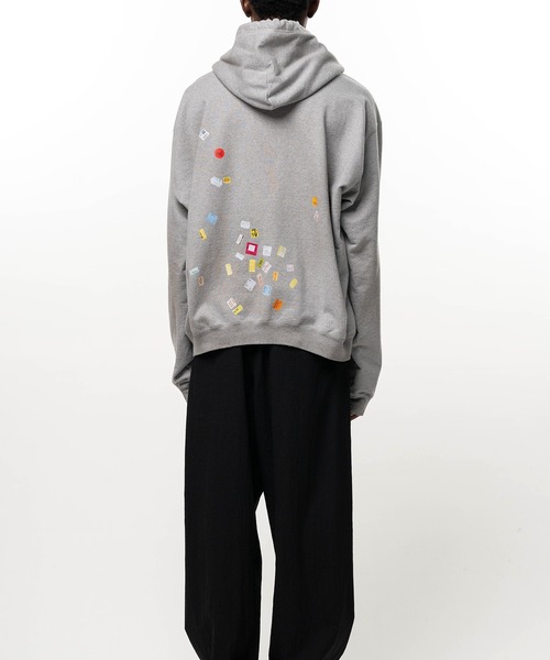 Maison MIHARA YASUHIRO(メゾンミハラヤスヒロ)の「Price Tag Sticker Printed Hoodie(パーカー・メンズ・ブラック・44)」の10枚目の写真
