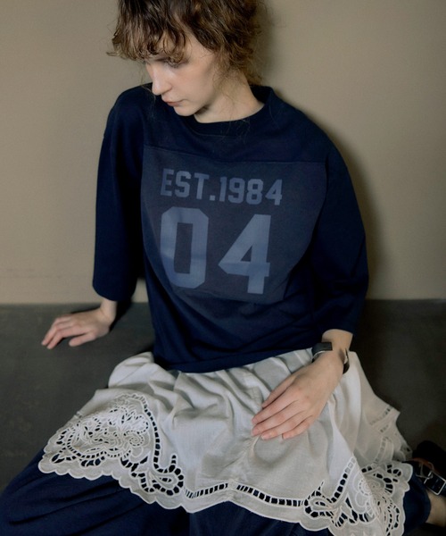 RNA-N(アールエヌエーエヌ)の「M2731 フットボールT(Tシャツ/カットソー・レディース・ベージュ/ブラック/キナリ・FREE)」の1枚目の写真