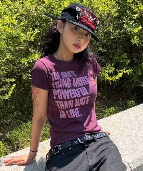 DAMISH(ダミシュ)の「シルケットコットンレタリングスリムTシャツ_パープル(Tシャツ/カットソー・レディース・パープル・OS)」の2枚目の写真