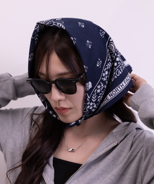 THE NORTH FACE(ザノースフェイス)の「THE NORTH FACE(ザ・ノースフェイス)/BANDANA_PAISLEY_80'S/PINE CONE(バンダナ/スカーフ・レディース・ネイビー/ライトブルー/ライトグリーン/カーキ/グリーン/ピンク/ダークブラウン・FREE)」の11枚目の写真