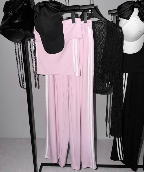 me+em select(ミームセレクト)の「【 セットアップ 】サイドラインベアトップ+タックワイドカットソーパンツ SETUP / ( SETUP ) sideline bare top + tack wide cutsew pants※※(セットアップ・レディース・ブラック/ピンク・FREE)」の4枚目の写真
