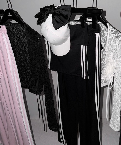 me+em select(ミームセレクト)の「【 セットアップ 】サイドラインベアトップ+タックワイドカットソーパンツ SETUP / ( SETUP ) sideline bare top + tack wide cutsew pants※※(セットアップ・レディース・ブラック/ピンク・FREE)」の5枚目の写真