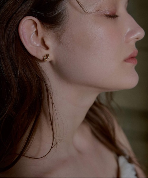 LE'RURE（リルアー）の「Knot motif pierce（ピアス（両耳用）・レディース・ゴールド/シルバー・FREE）」の2枚目の写真