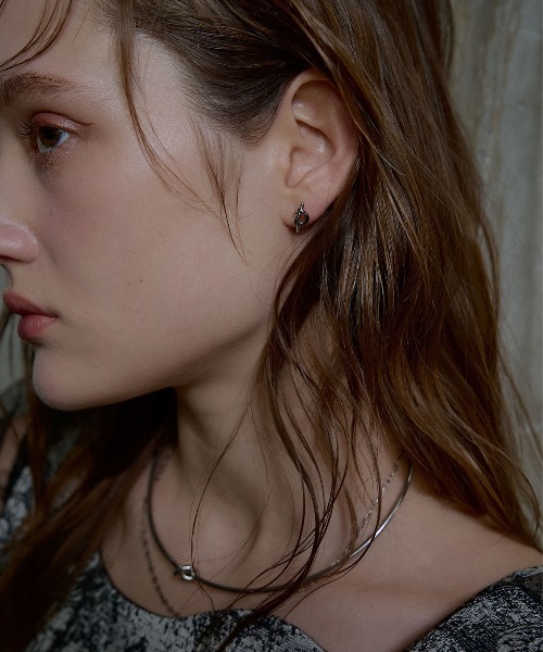 LE'RURE（リルアー）の「Knot motif pierce（ピアス（両耳用）・レディース・ゴールド/シルバー・FREE）」の3枚目の写真