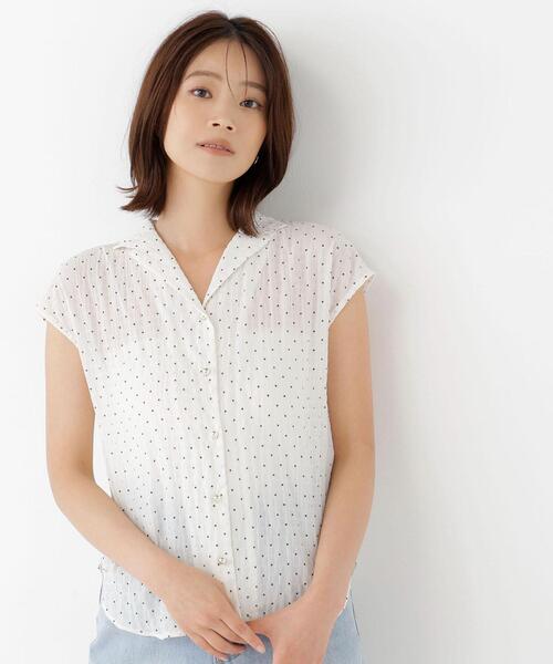 NATURAL BEAUTY BASIC(ナチュラルビューティーベーシック)の「ドット開襟ブラウス(シャツ/ブラウス・レディース・ブラック系その他/ホワイト系その他・FREE)」の1枚目の写真
