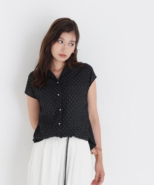 NATURAL BEAUTY BASIC(ナチュラルビューティーベーシック)の「ドット開襟ブラウス(シャツ/ブラウス・レディース・ブラック系その他/ホワイト系その他・FREE)」の2枚目の写真