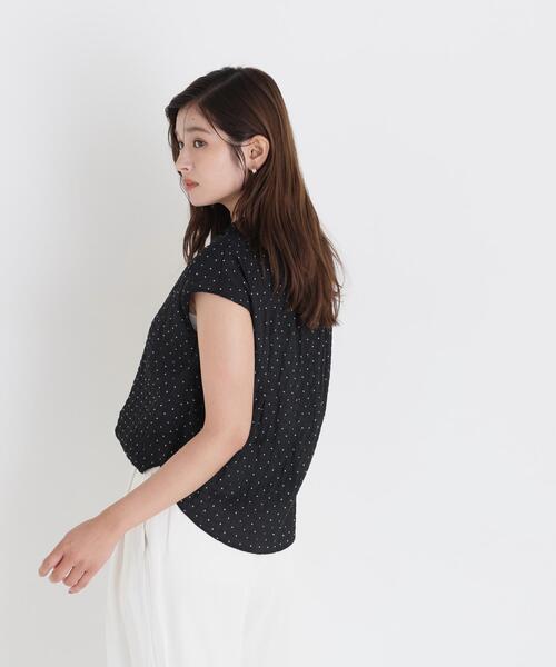 NATURAL BEAUTY BASIC(ナチュラルビューティーベーシック)の「ドット開襟ブラウス(シャツ/ブラウス・レディース・ブラック系その他/ホワイト系その他・FREE)」の7枚目の写真