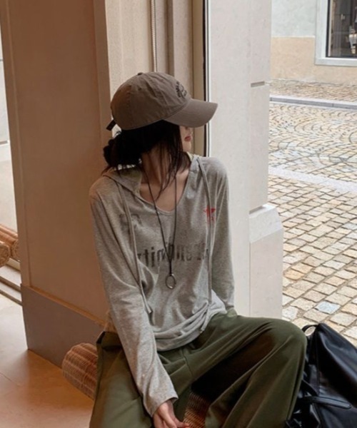 Sibra（シブラ）の「ヴィンテージロゴプリント フード付き長袖トップス（Tシャツ/カットソー・レディース・グレー・M）」の21枚目の写真