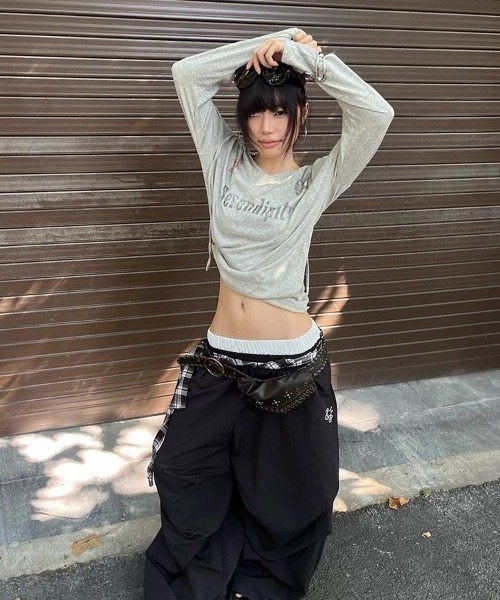 Sibra（シブラ）の「ヴィンテージロゴプリント フード付き長袖トップス（Tシャツ/カットソー・レディース・グレー・M）」の13枚目の写真