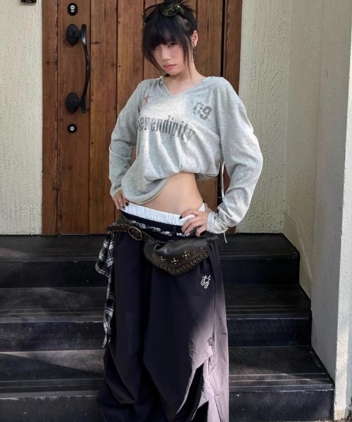 Sibra（シブラ）の「ヴィンテージロゴプリント フード付き長袖トップス（Tシャツ/カットソー・レディース・グレー・M）」の14枚目の写真