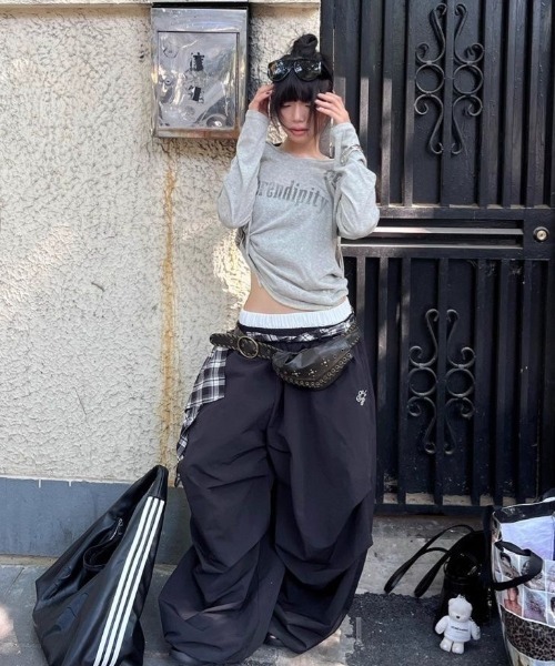 Sibra（シブラ）の「ヴィンテージロゴプリント フード付き長袖トップス（Tシャツ/カットソー・レディース・グレー・M）」の15枚目の写真